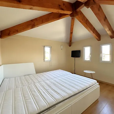 Villa Vieux Moulin Avec Piscine Pour 7 Personnes Avec Piscine A *